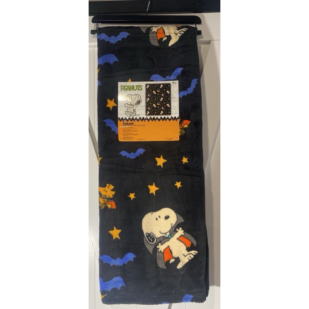 Peanuts Halloween Snoopy Vampire Bats Black Plush Fleece Throw Blanket 46 x 60